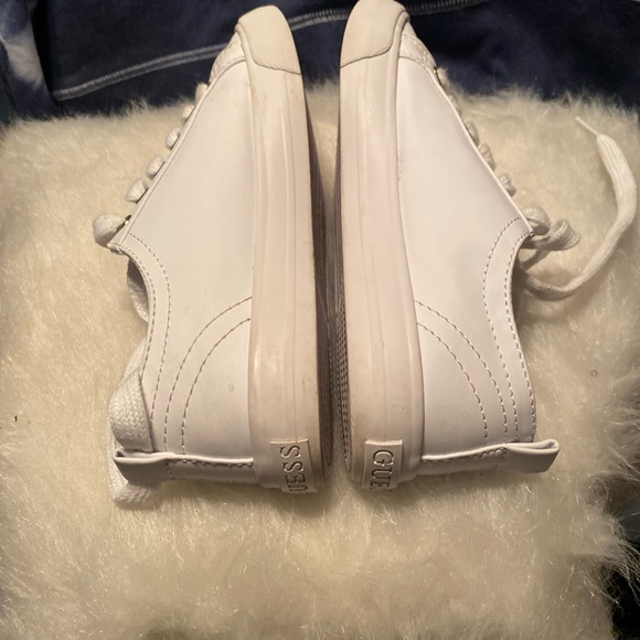 Guess sneakers  in good condition - Picture 2 of 6